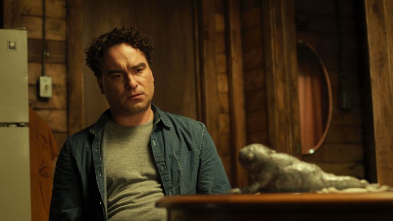 Johnny Galecki stellt sich seinen inneren Dämonen im Trailer zu "The